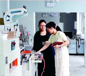 打造服務(wù)連心橋 教育咨詢服務(wù)的核心價(jià)值與實(shí)踐路徑